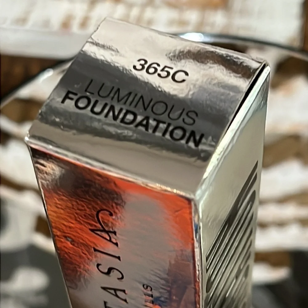 Anastasia Luminous Foundation in shade 365C, new!